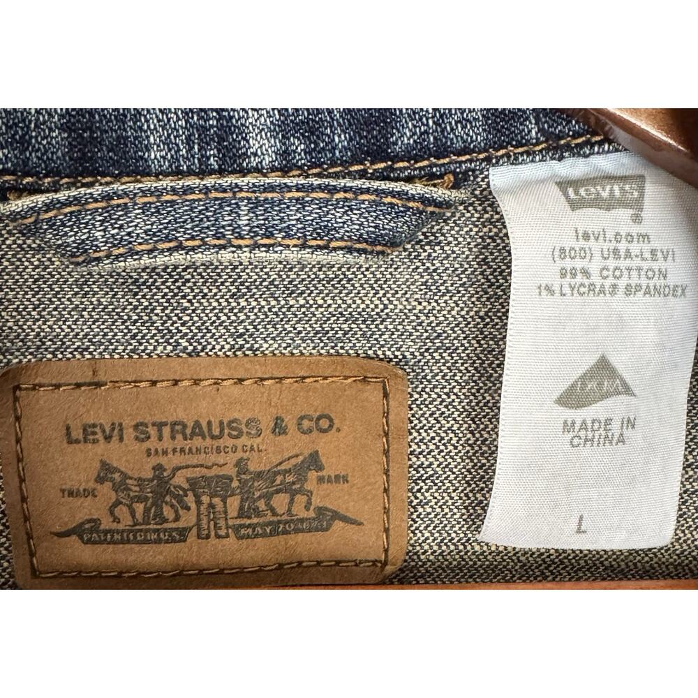 Y2K Levi’s Trucker Jacket Womens Large Blue Denim Classic Button Front - Picture 2 of 3